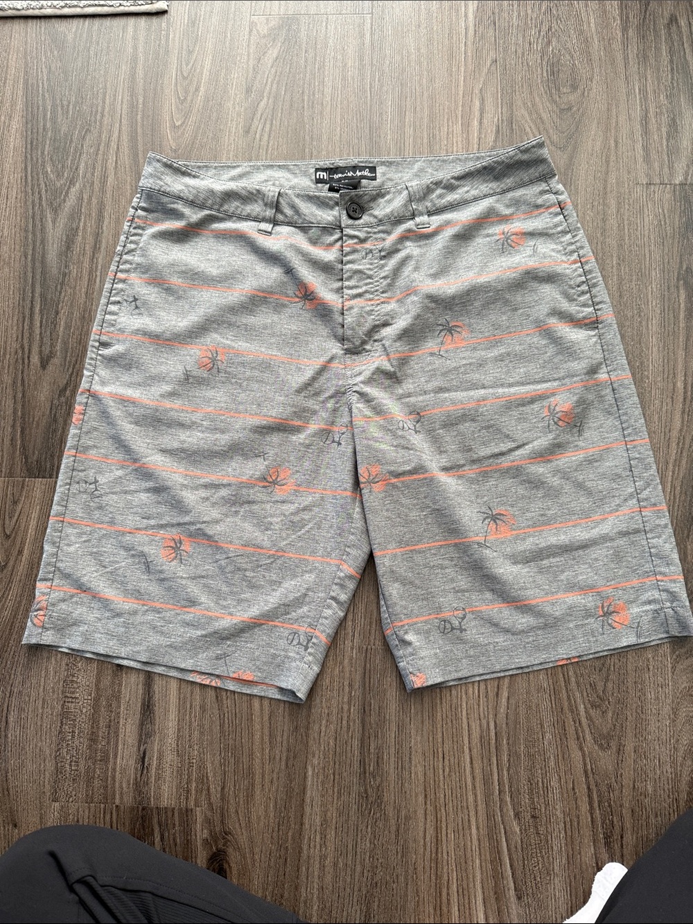 Travis Matthew  Palm Stripe Gray & Coral Shorts Size 34